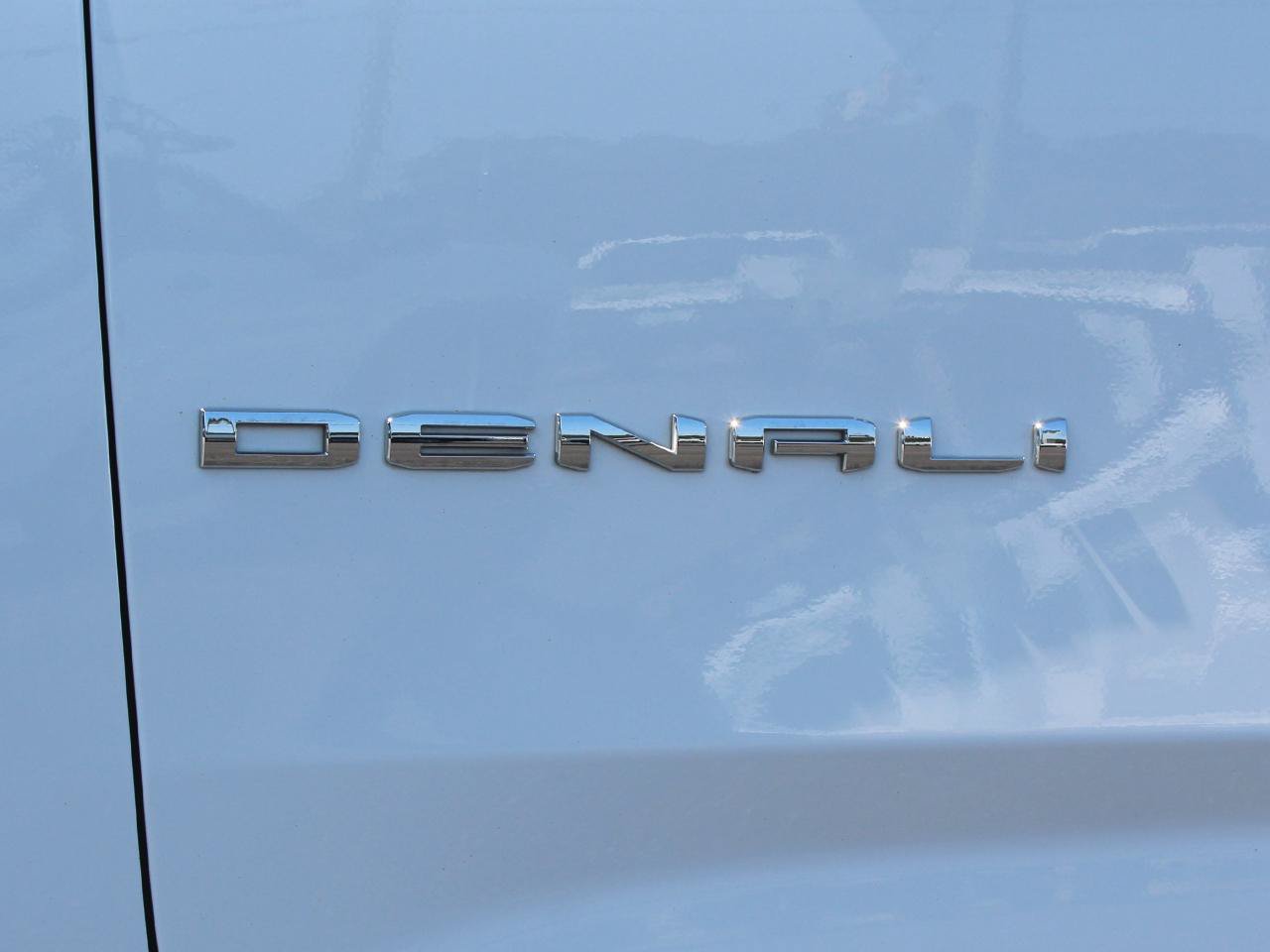 Used 2025 GMC Yukon Denali AWD/4WD image 50