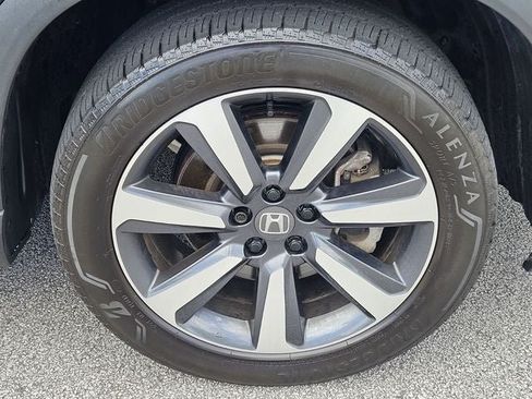 Used 2024 Honda Pilot Touring image 10