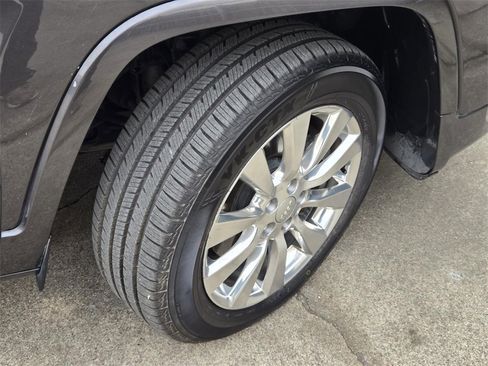 Used 2018 Jeep Cherokee Overland w/ Heavy Duty Protection Group image 6