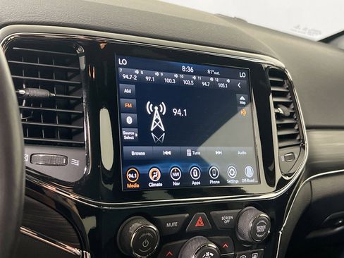 Used 2022 Jeep Grand Cherokee Limited image 15