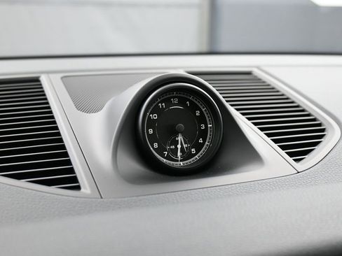 Certified 2025 Porsche Macan image 20