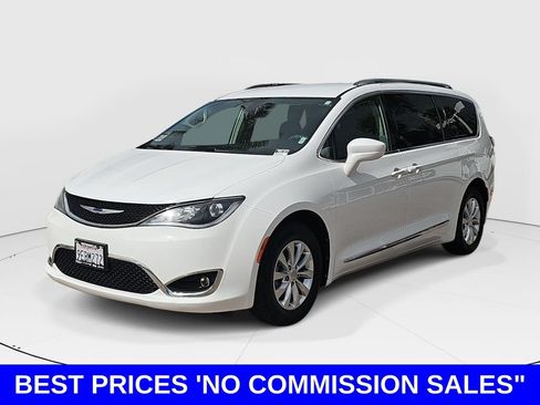 Used 2018 Chrysler Pacifica Touring-L FWD image 7