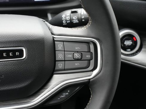 Used 2024 Jeep Wagoneer Series III AWD/4WD image 8