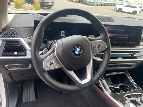 Used 2025 BMW X7 xDrive40i AWD/4WD image 8