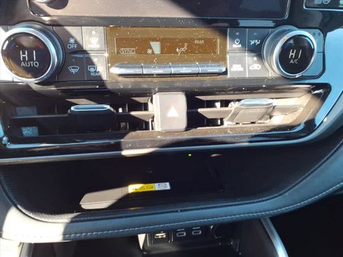 Used 2023 Toyota Highlander XLE image 20