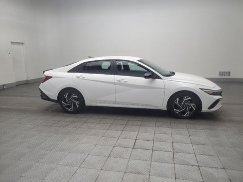 Used 2025 Hyundai Elantra Sport FWD image 11