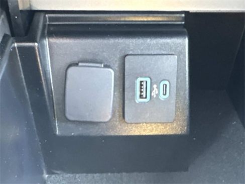 Used 2021 Ford Explorer Limited w/ Hybrid Equipment Group 310A image 25