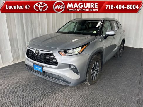 Used 2024 Toyota Highlander XLE AWD/4WD image 1