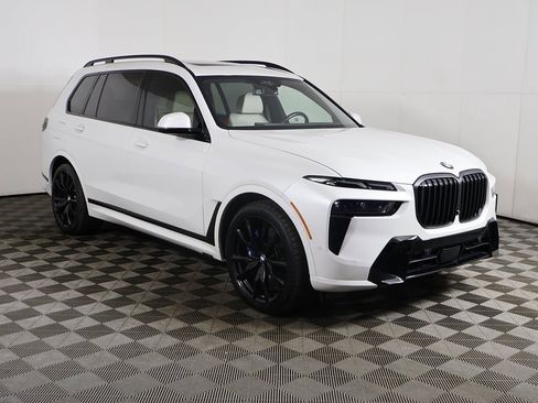 Used 2024 BMW X7 xDrive40i w/ Executive Package image 2