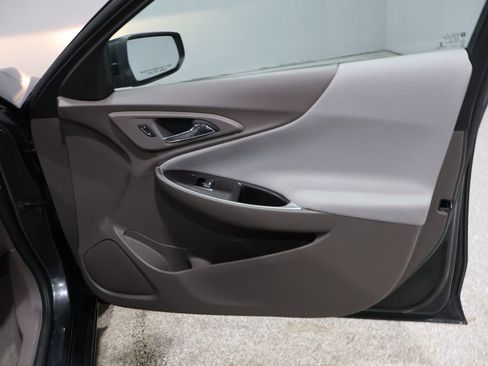 Used 2017 Chevrolet Malibu LT image 23