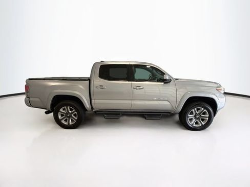 Used 2019 Toyota Tacoma Limited AWD/4WD image 7