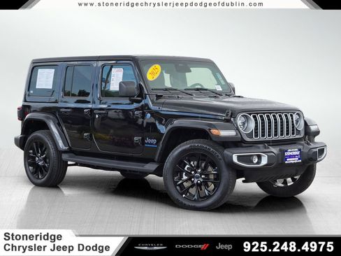 Used 2025 Jeep Wrangler Unlimited Sahara AWD/4WD image 1