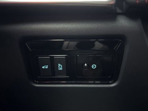 Used 2019 Jaguar F-PACE S image 16