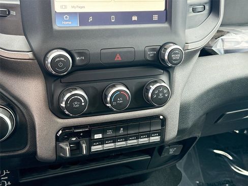 New 2024 RAM 2500 Tradesman w/ Chrome Appearance Group AWD/4WD image 10