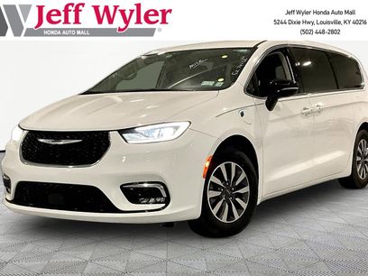 Used 2024 Chrysler Pacifica Select