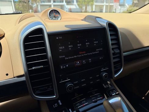 Used 2017 Porsche Cayenne Platinum Edition AWD/4WD image 23