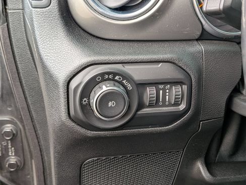 Used 2021 Jeep Wrangler Unlimited Sahara AWD/4WD image 18