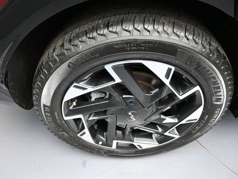 Certified 2025 Kia Sportage SX FWD image 12