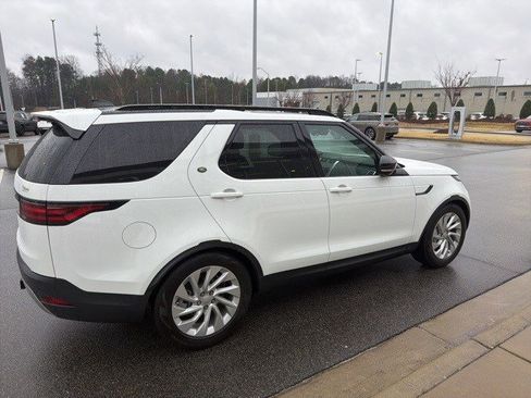 Used 2025 Land Rover Discovery S image 17