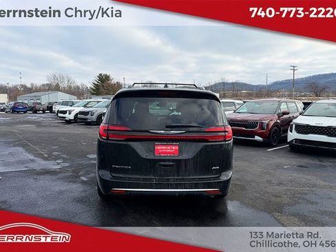 Used 2021 Chrysler Pacifica Touring-L image 31