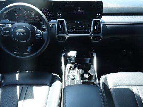 Used 2022 Kia Sorento S FWD image 25
