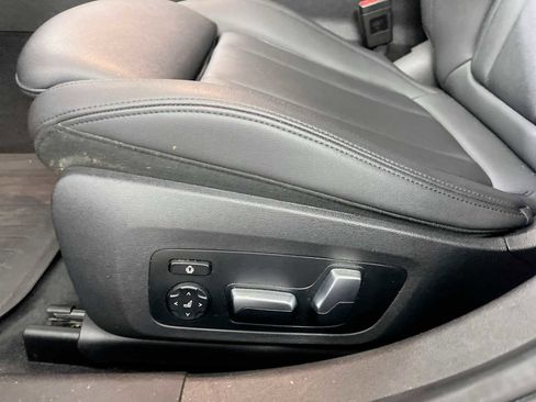 Used 2019 BMW 330i xDrive Sedan w/ Convenience Package image 14