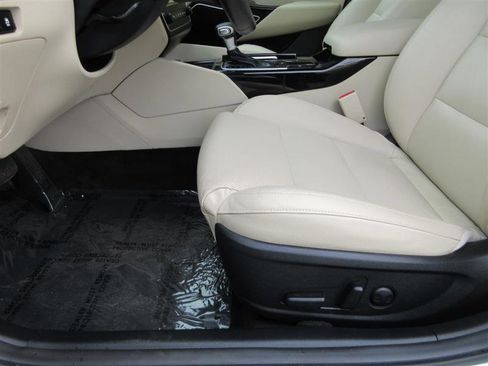 Used 2019 Kia Cadenza Premium image 20