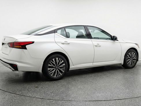 Used 2025 Nissan Altima 2.5 SV image 7
