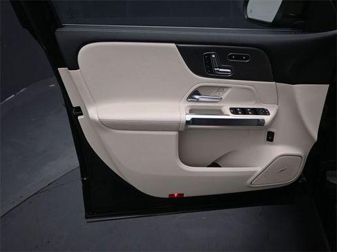 Used 2021 Mercedes-Benz GLB 250 4MATIC image 21