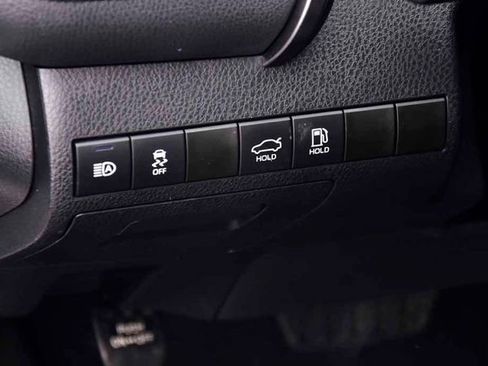 Certified 2022 Toyota Camry SE image 23