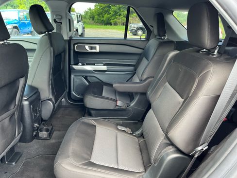 Used 2023 Ford Explorer XLT RWD image 23