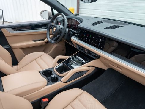 Certified 2024 Porsche Cayenne S image 30