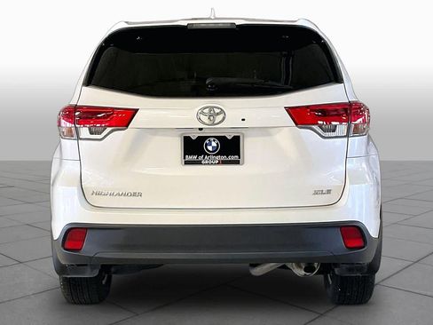 Used 2019 Toyota Highlander XLE FWD image 4