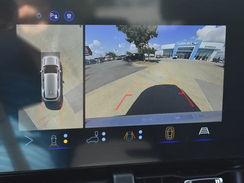 New 2027 Chevrolet Equinox LT w/ Safety and Technology Package FWD image 21