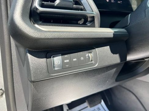 Used 2024 Chevrolet Traverse LS AWD/4WD image 17