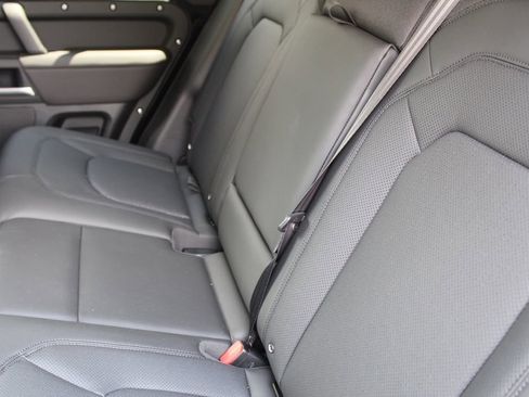 Used 2025 Land Rover Defender 110 S image 4