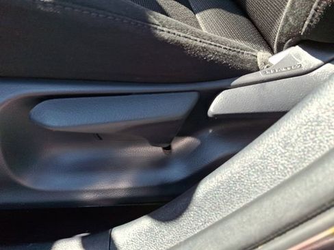 Used 2020 Toyota Prius LE AWD/4WD image 15