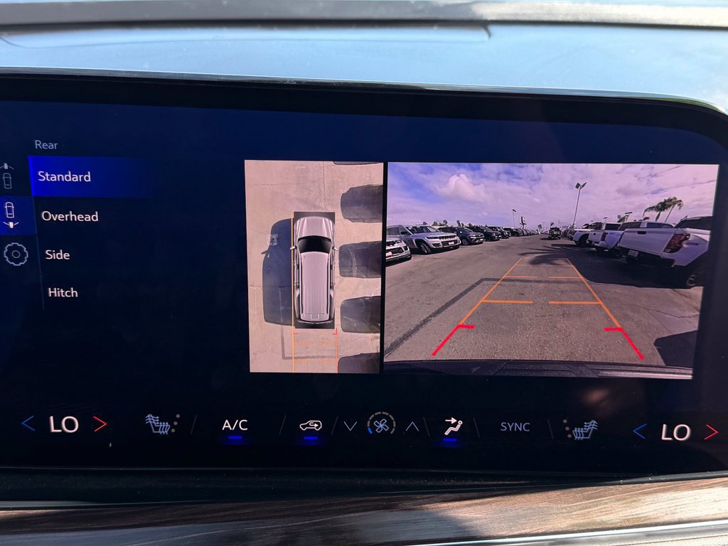 Used 2025 Chevrolet Suburban Z71 AWD/4WD image 32