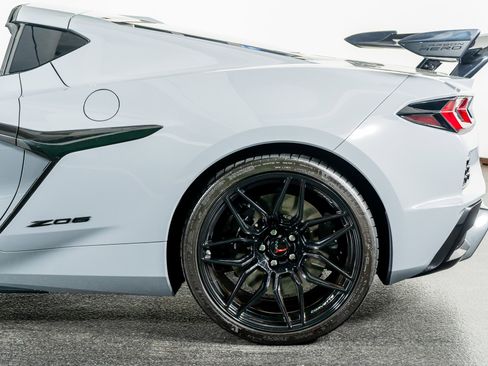 Used 2025 Chevrolet Corvette Z06 image 15