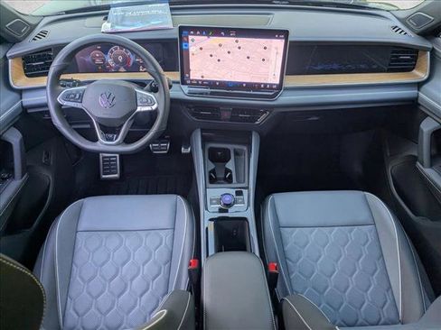 Used 2025 Volkswagen Tiguan SEL R-Line image 18