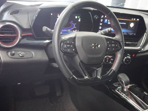 Used 2025 Chevrolet Trax RS w/ Driver Confidence Package FWD image 5