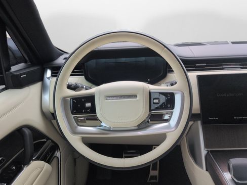 Certified 2025 Land Rover Range Rover SE image 10