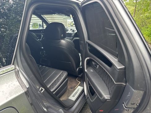 Used 2018 Bentley Bentayga Activity image 33