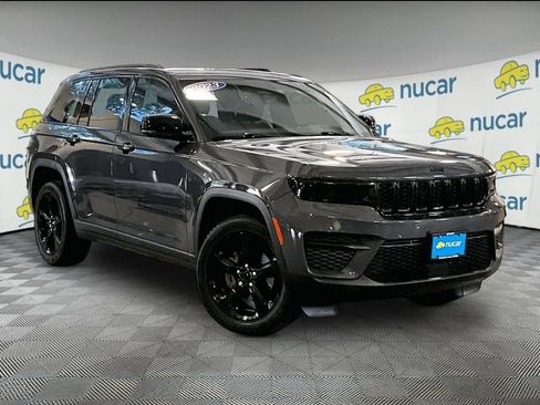 Used 2023 Jeep Grand Cherokee Altitude AWD/4WD image 1