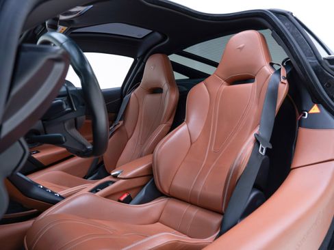 Used 2018 McLaren 720S Performance RWD image 21