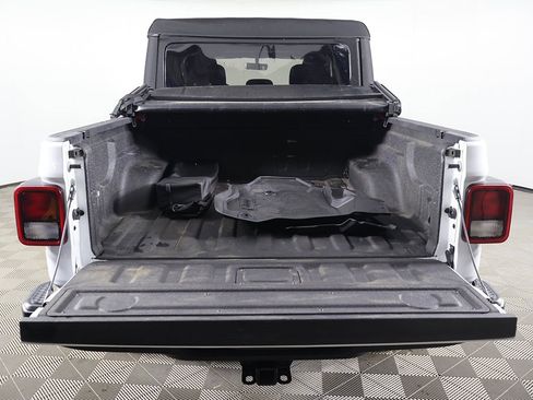 Used 2023 Jeep Gladiator Sport image 13