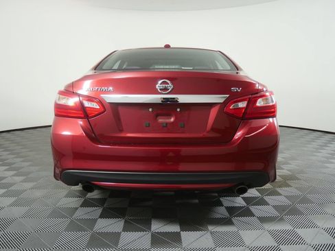 Used 2016 Nissan Altima 2.5 SV w/ Convenience Package FWD image 4