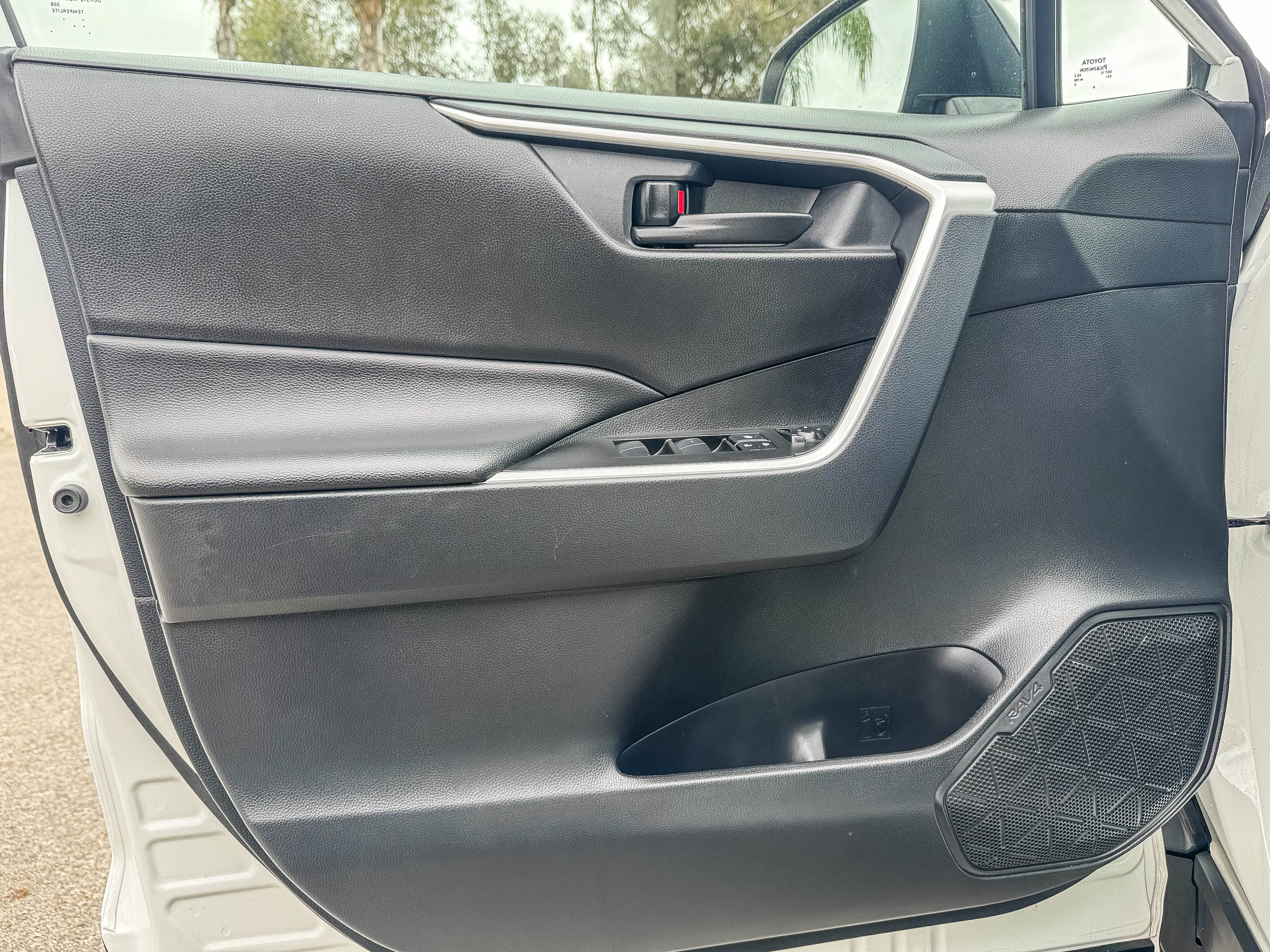 Used 2025 Toyota RAV4 LE AWD/4WD image 20