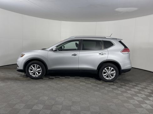 Used 2016 Nissan Rogue SV image 3