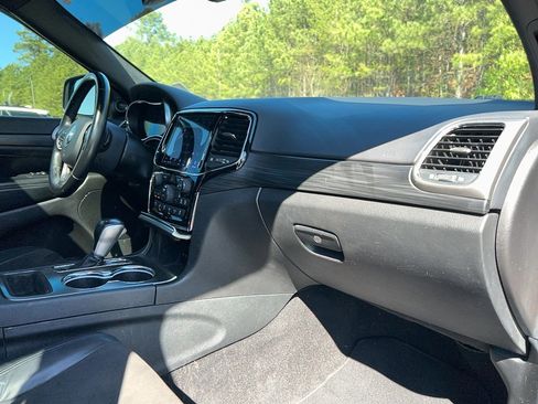 Used 2020 Jeep Grand Cherokee Altitude image 19